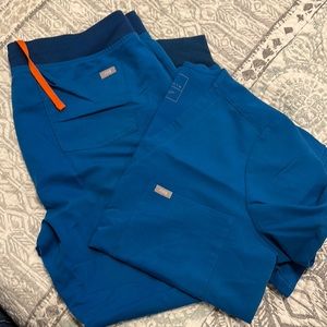 Women’s figs scrubs Set.